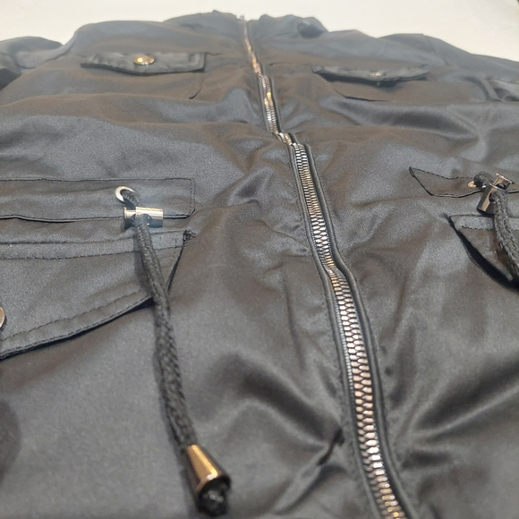 Women's Elegant Black Puffer Coat - Picture 7 of 7